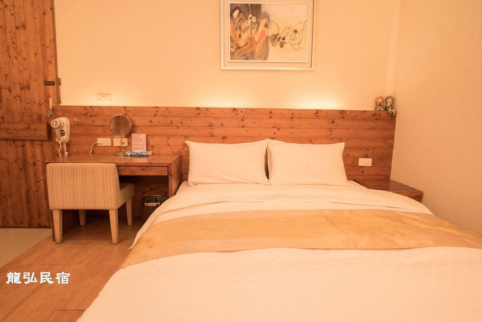 Long Hong Bed and Breakfast Magong Exteriör bild